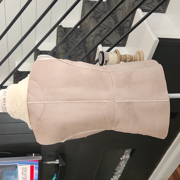 Sueded Faux Fur Lined Vest - Picture 4 of 10